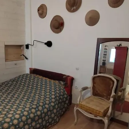 Сasa de vacaciones Maison De Ville Atypique Avec Filet Suspendu