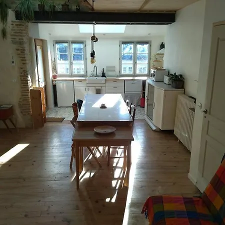 Сasa de vacaciones Maison De Ville Atypique Avec Filet Suspendu Cahors